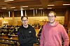Mathias Melby (26) og Jørgen Vik (25) er med i det 25 personar store crewet som arrangerer Sauda Gathering i Saudahallen nå i haustferien.
