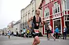 SISTE ETAPPE: Asbjørn Skoglund deltok søndag i Ironman-konkurransen i Haugeund. Her frå løpsetappen i Haugesund sentrum. (Foto: Yvonne Herheim)