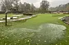 Det er ingen fin dag for minigolf.