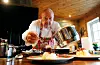 Gunnar Trettenes er velkjend for restauranten City Bistro i Stavanger, men lager like god lutefisk på hytta, som då Ryfylke var på besøk i 2020.