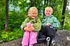 Femåringane Sanna Borlaug og Torje Bakke Hindrumsen er meir enn klar for å bli skulebarn. Dei gler seg aller mest til å vere saman med venene sine, og er spente på korleis det blir med lekser og medbragt mat.