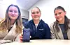 Oline Dahle (19), Hanna Haugsvær (18) og Silje Nerheim (19) oppfordrar folk til å støtta årets kreftaksjon. – Om du har éi krone eller tusen kroner å gi, er me like takknemmelege for alle bidrag, både store og små, seier dei.