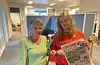 Feilen med utleveringa av torsdagsavisa låg hos Posten - og ein uoppdaga sms gjorde at feilen ikkje blei avdekka før i dag, måndag. På bildet ser me abonnementansvarleg Jane Haukeland og grafikar Hilja Birgitte Holden.