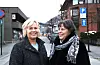 Wenche-Lille Frette (til høgre) og Mette Steen Nordbø skulle gjerne hatt fleire folk generelt og menn spesielt på Sauda FrP si liste til haustens kommuneval. Frette gler seg til å ta fatt på oppgåva som deira listetopp. Foto: Even Emberland.