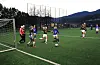 Sauda J13, her ved Ida Dybing Bakka (i blått til venstre) og Signe Saltnes Aarhus, kom tilbake og sikra uavgjort mot Vindafjord torsdag. Dermed slåss saudajentene om seriegull når Skjoldar/Vikebygd kjem til Sauda i kveld.