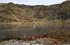 Frøkjedalen (665 m.o.h.) med islagd vatn og støl i bakgrunn. Eit dalføre på vegen til Natlandsnuten (964 m.o.h.).Bildet er tatt 4. desember.