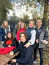 Yuliia Korotina, Krystyna Yaresko (sittende),Veronica Radchenko, Olena Krysko, Anton (sittende), Nina og Petro Sydorenko.