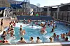 Saudahallen held stengt fredag, men opnar alle basseng laurdag. Her frå ein flott sommardag eit tidlegare år.