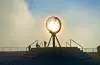 Midnattsola fanga i globusen på Nordkapp.
