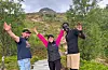 Denne internasjonale Eramet-trioen var med Per Inge Fjellheim til Hovlandsnuten 26. mai i år. Alle tre skal delta på laurdag. Frå venstre: Florian (Frankrike), Mitak (Marokko) og Paul (Etiopia).