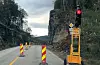 Wimo Fjellsikring hadde i fjor oppdgrag både ved Hustveit (bildet) og på Solbrekk. Nå startar bergensfirmaet arbeidet med å sikra fjellsida langs Fv 520 i Saudasjøen.