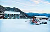 Det eine leilegheitsbygget er snart ferdig ved Sauda Skisenter. Nå ønsker utbyggaren å få tillatelse til å sette opp dei to neste bygga.