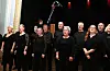 Prosjektkoret Trøkk bidrog med Vamp-låten 'På bredden'. Koret førebur ein eigen konsert med Vamplåtar i mars 2022.