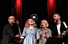 Karl-Dag Kjosavik, Ingrid Kjosavik, Aina Schøld og Aril Schøld, delar av vertskapet i Sauda Klubb, gleda publikum med fleire vakre, musikalske innslag.