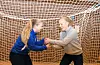 Eline Svandal (til venstre) og Hannah Solland og dei andre på Saudas nye damelag i handball gler seg over å ha eit handballtilbod. Dei speler sin første seriekamp i oktober.