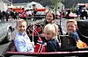 Amund (8), Martine (13), Alma (6) og Iver (11) var superklare for ein jublande kjøretur rundt i Sauda i Gustav Rasmusen sin veteranbil.