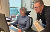Abonnement- og marknadsansvarleg i Ryfylke, Jane Haukeland, gler seg saman med journalist Andreas Isaksen over fjorårets gledelege opplagstal. Tala som blei presentert tysdag denne veka, viste rekordauke i opplagstalet for avisa.
