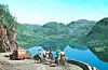 Rødalsvegen har i 60 år lokka turistar over fjellet. Her er vegen avbilda ned mot Røldal.