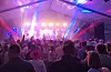Det er ein månad igjen til Saudadagane, og arrangøren skildrar god kontroll og kvilepuls. Her er det Vassendgutane som står på scena under Saudadagane i 2024. I år vil konsertane vere i naustet i båthamna.