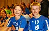 Kaspar Fatnes Skaarer (venstre) og Brynjar Ness er to av tre gutar som speler handball i 14-årsklassen.