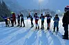 Klare til start på ein- og tokilometeren. Frå venstre: Tord Seim, Håkon Ildstad, startar Ingvar Austerheim, Ronja Handeland, Jonathan Seim, Snorre Storevik Handeland, Snorre Kufaas Saua, Helmine Seim, Erle Vatne Aas, Mathias Øverland Risøy og startar Lars Øverland.