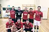Heller ikkje år blir det fotballturnering i Saudahallen i romjula. Her er vinnarane av seniorklassen i 2019, laget Muppet Show». Bak frå venstre: Andre Lilleskog, Ådne Listøl, Andre Aabø Hansen, Jan Philip Årtun og Kristoffer Birkeland. Framme frå venstre: Kristian Stråbø, Eirik Birkeland og Atle Mehus.