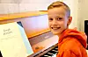 Vilmer Teig (10) fortel at det skjer noko heilt spesielt når han set seg ned ved pianoet. I mars skal han spele konsert på Folket Hus.