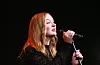 Talentfulle Liva Øverland Ringhagen har stått på scena på Folkets Hus og imponert før, og ho gjorde det igjen med Maria Mena sin nydelege julelåt Home for christmas».