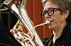 Torunn T. Djuvik spelar tenorhorn i Sauda Musikklag.