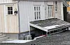 Ein huseigar bygde kjellartrapp med takoverbygg i den verna delen av Åbøbyen, utan å søke først.