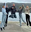The Djuviks blei nummer seks i bilrebusløpet. Frå venstre Helen, Eline, Bjørn Idar, Ella og Cecilie Djuvik.