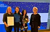 Kristin Alne (nummer to frå venstre) og sandnesbedrifta NUAer har vunne Grundërprisen 2022. Her saman med Kristine Sørensen (driftsdirektør i NUAer) til venstre, Nour Alabassi-Balcombe (teknisk direktør i NUAer) og Benedicte Schilbred Fasmer (konsernsjef i Sparebank 1 SR-Bank), heilt til høgre.