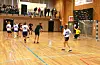 Handballlagets keeper, Amalie Lofthus, blei helten i dagens TV-aksjonskamp mellom B-laget i fotball og seniorane i handball i Saudahallen.