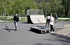 Skateparken i Sauda består av ulike element. Nå drøymer dei om ny og større skatepark.