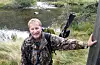 Å bidra til å gi nye jegerar viktig kompetanse i møte med sin nye hobby, er ein viktig jobb, meiner Olafr Jakobsson. Denne veka blei han heidra av Norges Jeger- og Fiskerforbund.