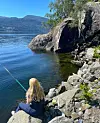 Ein kunne knapt be om flottare vêr under årets festival i Vanvik. Her er det nokre av fiskarane som prøver lukka frå land.