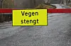 Hellandsbygd-vegen er i første omgang stengt til torsdag føremiddag - men vegen er open nokre timar i ettermiddag, slik at folk kan få komma seg heim eller gjera viktige ærend.