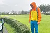 Roar Birkeland og resten av dugnadsgjengen begynner å bli slitne av å driva vedlikehald i Sneath´s park fleire timar kvar veke. Hekkar og gras gror fort om sommaren, og robotklipparane når ikke til over alt.