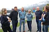 Siste punkt på Strand-ordførar Irene Heng Lauvsnes (til venstre) og stortingspolitikar Margret Hagerup (til høgre) sitt saudaprogram var eit møte med gondol-entusiast Inge Løyning og tunnelforkjempar Harald H. Løland. I midten står Sauda Høgres Dagfinn Birkeland og Aud Hege J. Hebnes.