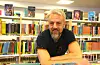 Biblioteksjef Sveinung Helgesen seier at han gler seg over at biblioteket ikke framstår så konservativt som før, og trur dette kan dere noko av grunnen til at besøkstall går oppover.