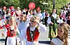 I år må folk markera nasjonaldagen i eigne heimar, hytter eller hagar. Talar og kransenedleggingar vil bli filma og lagt på nett. Bildet er frå 17. mai i fjor.