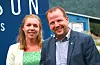 Varaordførar Sigrid Bojesen Fatnes, her saman med ordførar Asbjørn Birkeland, søker permisjon frå sine politiske verv medan ektemann Eirik Daniel Fatnes fungerer som kommunedirektør.