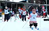 Heile 70 barn stilte til start under laurdagens barneskirenn på Lyngmyr. Her er det Malene Hasselkviss (til høgre) som tar dei første taka etter startskotet.