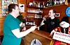 Benjamin og Joachim har bygd sin eigen pub vegg i vegg med mikrobryggeriet.