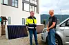 Bebuarane i sameiget Vangnes satsar på solenergi. Sameigets formann Anders Amdal (høgre) er spesielt fornøgd med at ein lokal leverandør som Sauda Installasjon monterer solcelleanlegget. Dagleg leiar John Skjølberg meiner staten burde vere meir offensiv ved å støtte slike tiltak i større grad enn i dag.