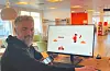 Biblioteksjef Sveinung Helgesen og hans medarbeidarar vil tysdag læra folk korleis dei skal logga seg inn på nettstaden Helse Norge.