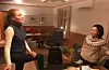 Sauda kommune har snart busett 90 flyktningar i 2022. I februar skal kommunestyret avgjera kor mange Sauda vil vera i stand til å ta imot i 2023. Bildet er frå november 2020, då Janne Eikevik og Olivia Obtinario var klare for ta imot ein flyktningfamilie.