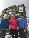 Venninner på tur til Kyrkjenuten. Martha Øvstebø, Annbjørg Fiveland og Stine Skarsaune.