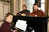 Dei tidlegare studentane ved Norges Musikkhøgskole, Eirik Hellerdal Fosstveit (30, ved pianoet) Martin Tidemann Kvalø (28) og Sean Bell (28), held konsert i Sauda kyrkje laurdag kveld.
