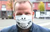 Ordførar Asbjørn Birkeland, for anledninga med halloween-dekorert munnbind, meiner det er fullt muleg å ha ei kjekk halloweenfeiring, samtidig som ein har fokus på smittevern.